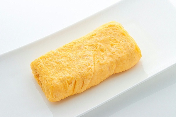 花瓣素材_日本煎蛋菜，盛在盘子里_168832853